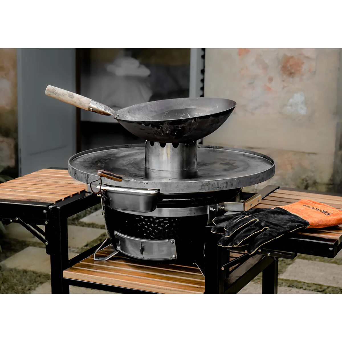 Alternative view of Wok-Krone